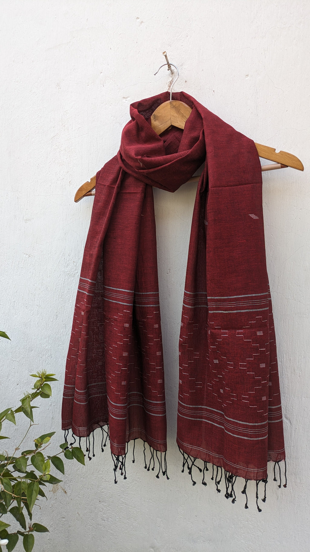 Handwoven Jamdani Stole - Maroon