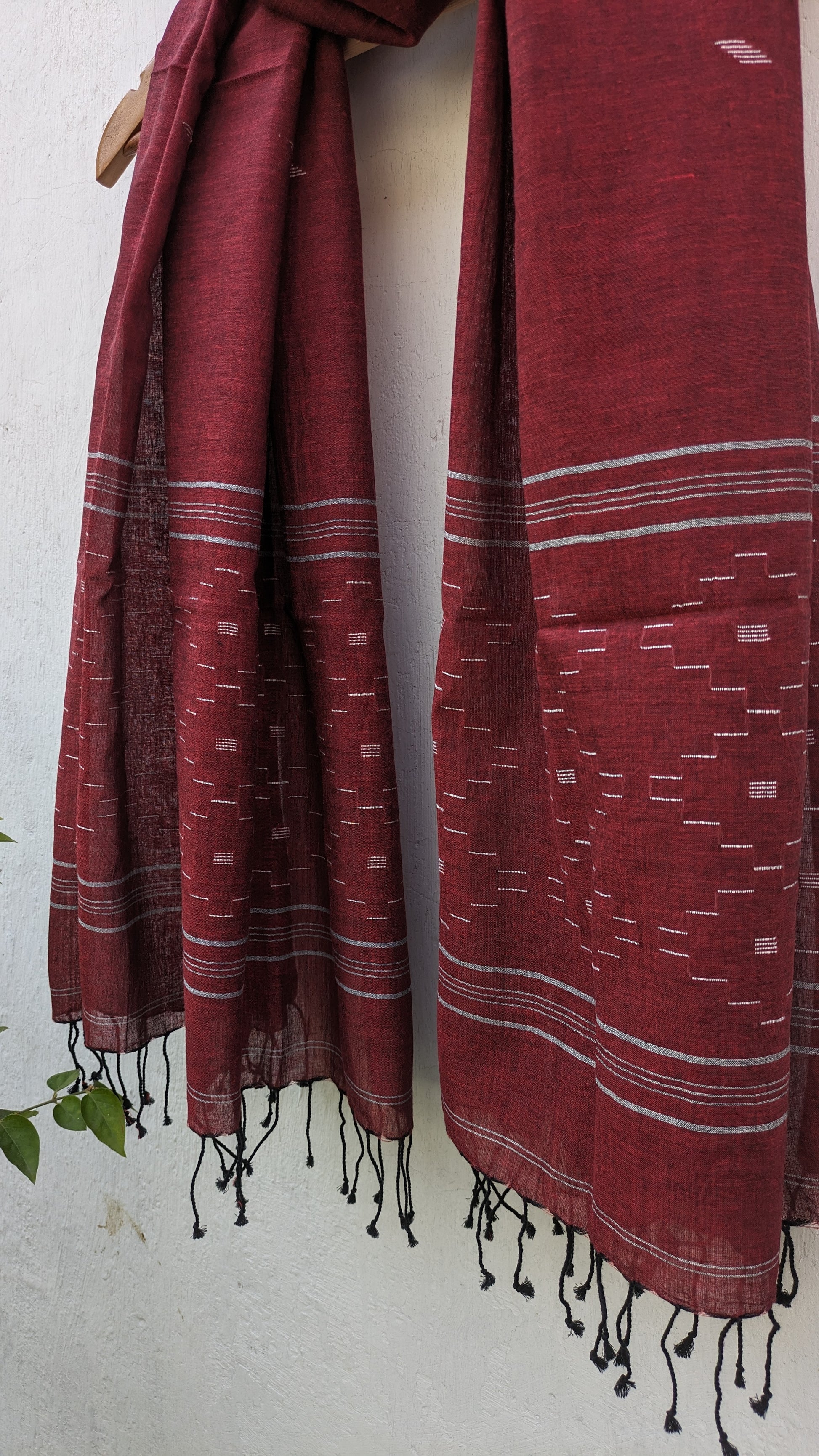 Handwoven Jamdani Stole - Maroon