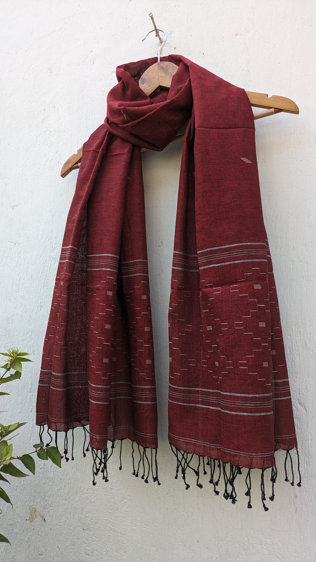 Handwoven Jamdani Stole - Maroon