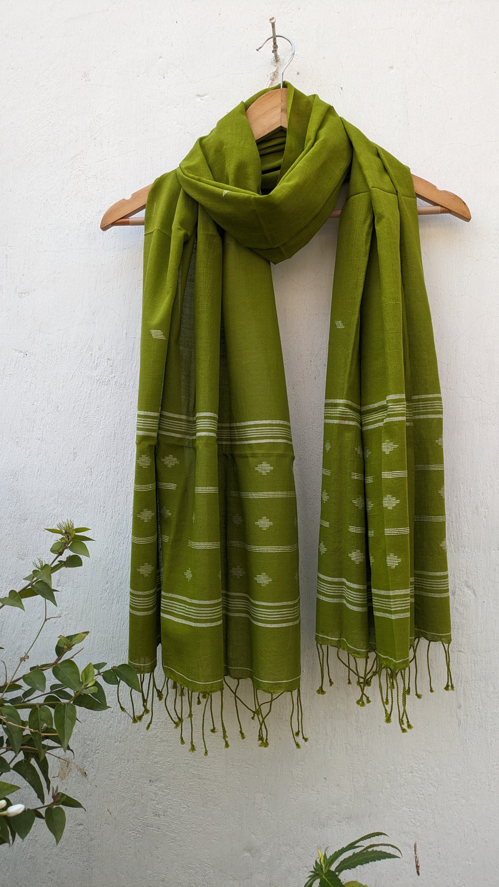 Handwoven Jamdani Stole - Dark Moss Green