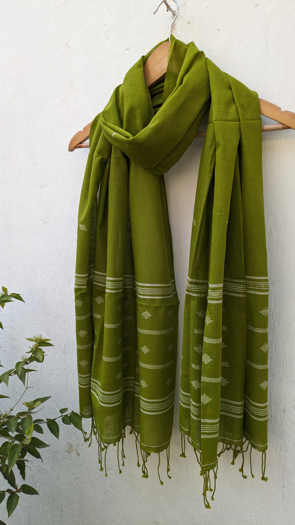 Handwoven Jamdani Stole - Dark Moss Green