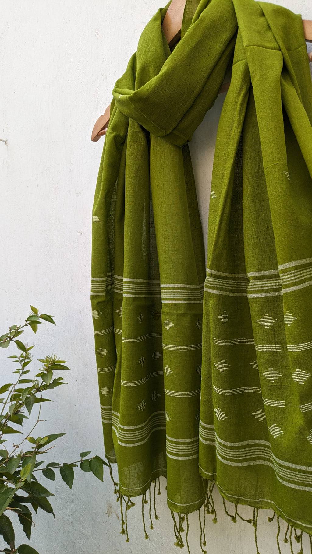 Handwoven Jamdani Stole - Dark Moss Green