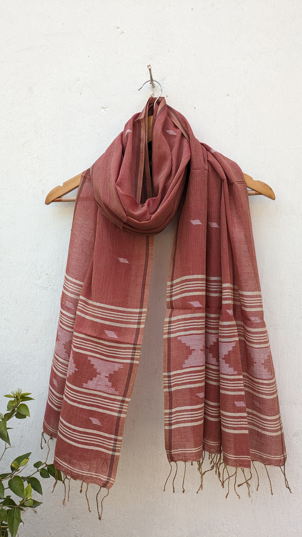 Handwoven Jamdani Stole - Catechu