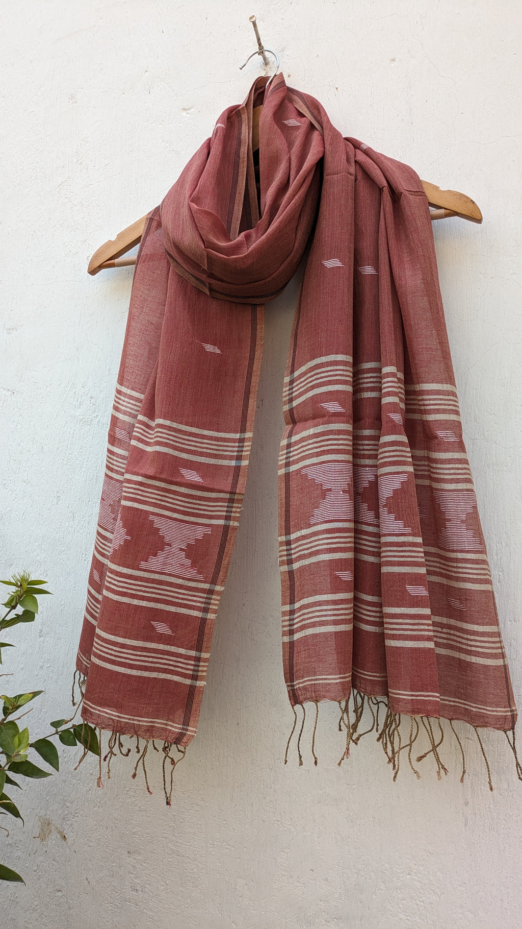 Handwoven Jamdani Stole - Catechu