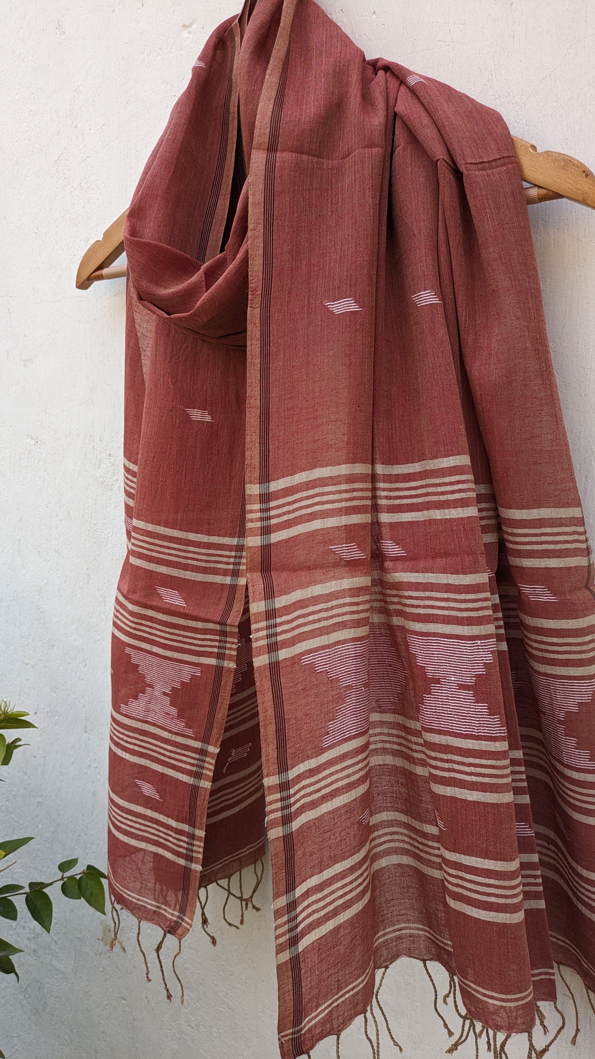 Handwoven Jamdani Stole - Catechu