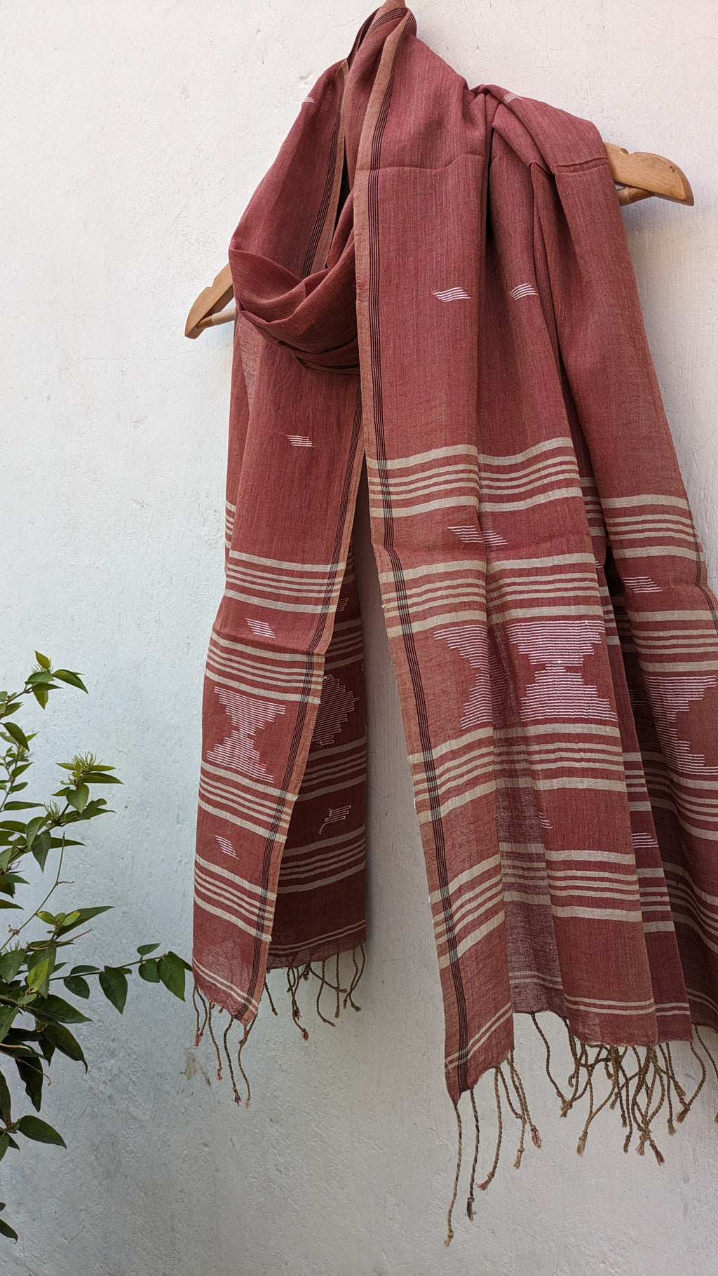 Handwoven Jamdani Stole - Catechu