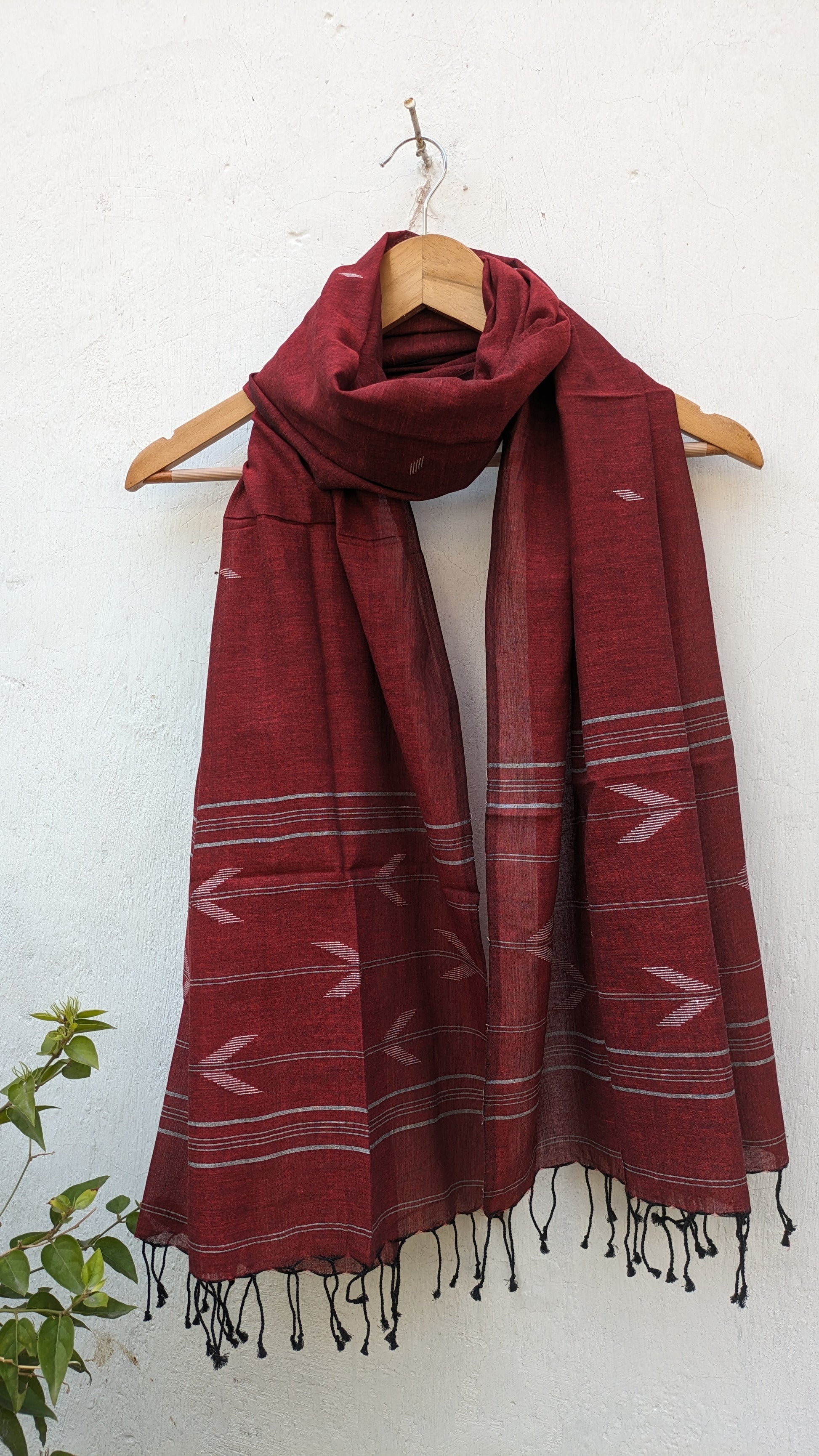 Handwoven Jamdani Stole - Dark Maroon - Arrow Motif