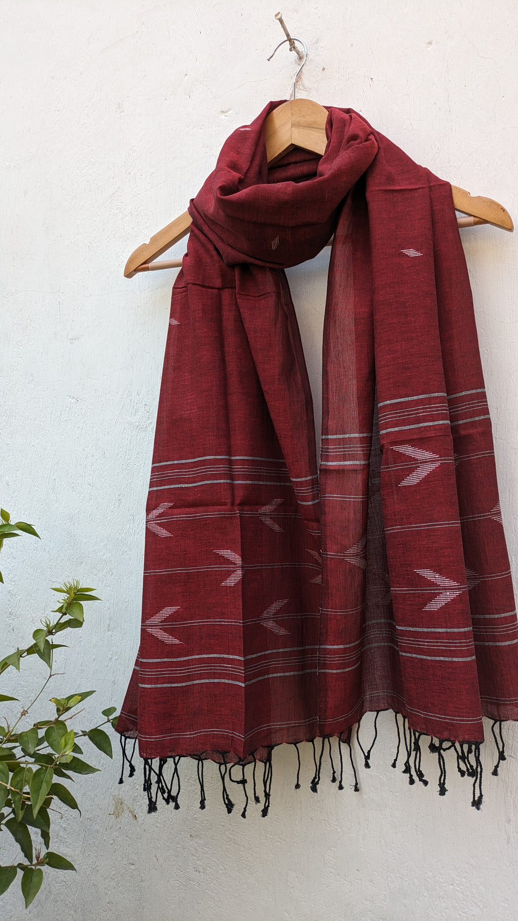 Handwoven Jamdani Stole - Dark Maroon - Arrow Motif