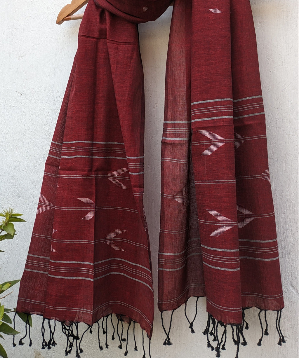 Handwoven Jamdani Stole - Dark Maroon - Arrow Motif