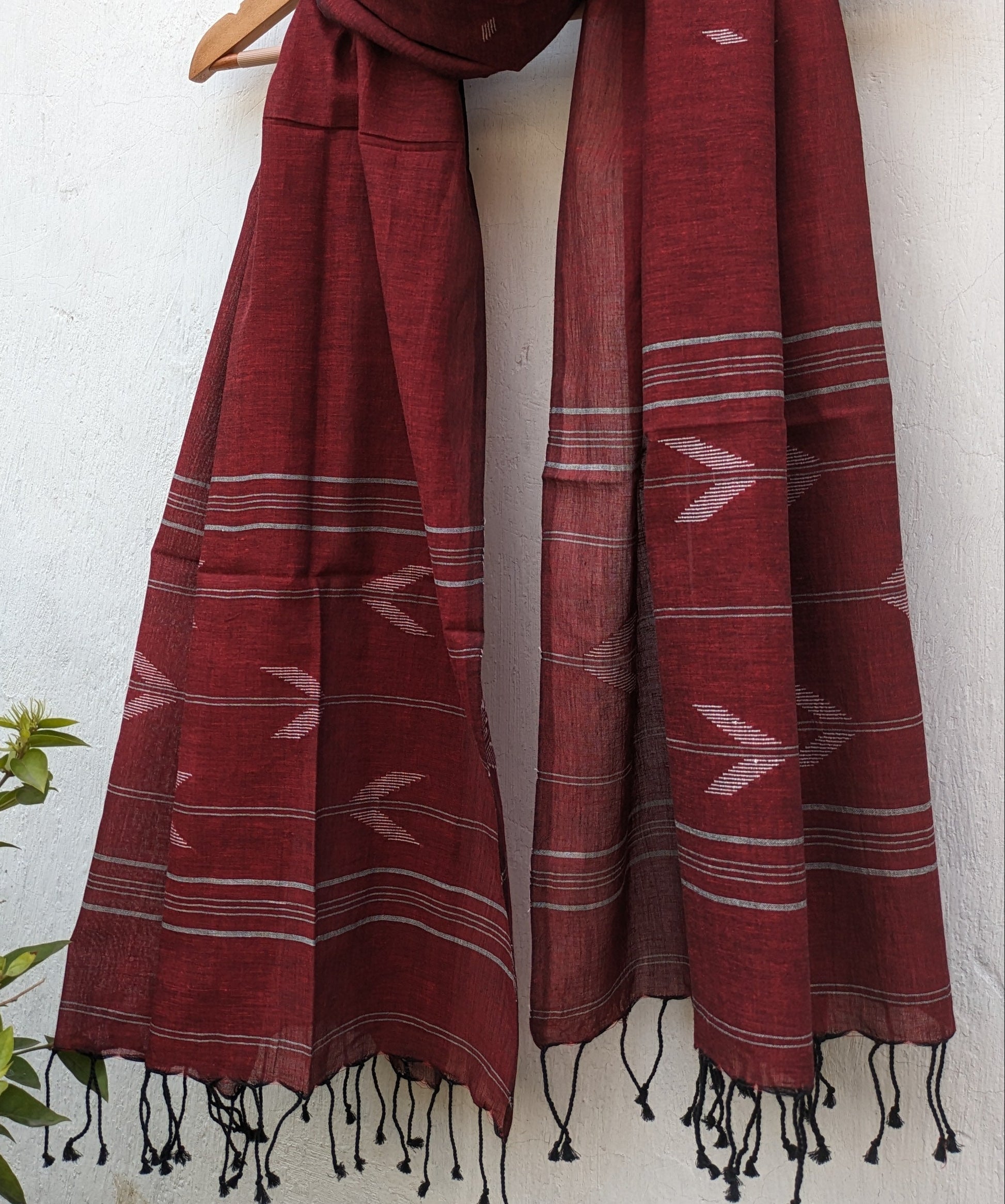 Handwoven Jamdani Stole - Dark Maroon - Arrow Motif