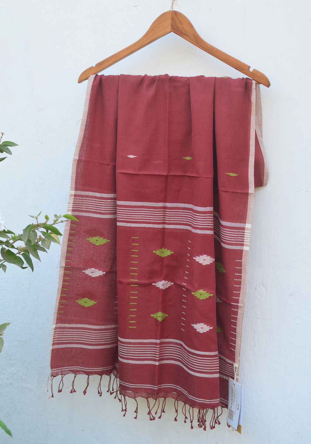 Handwoven Jamdani stole in brown image 1