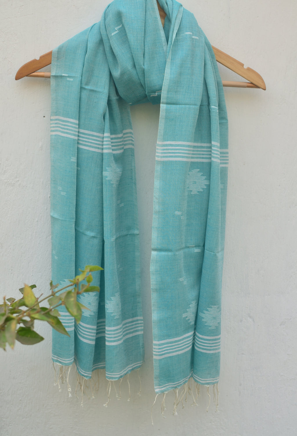Handwoven Jamdani stole in aqua blue image 1